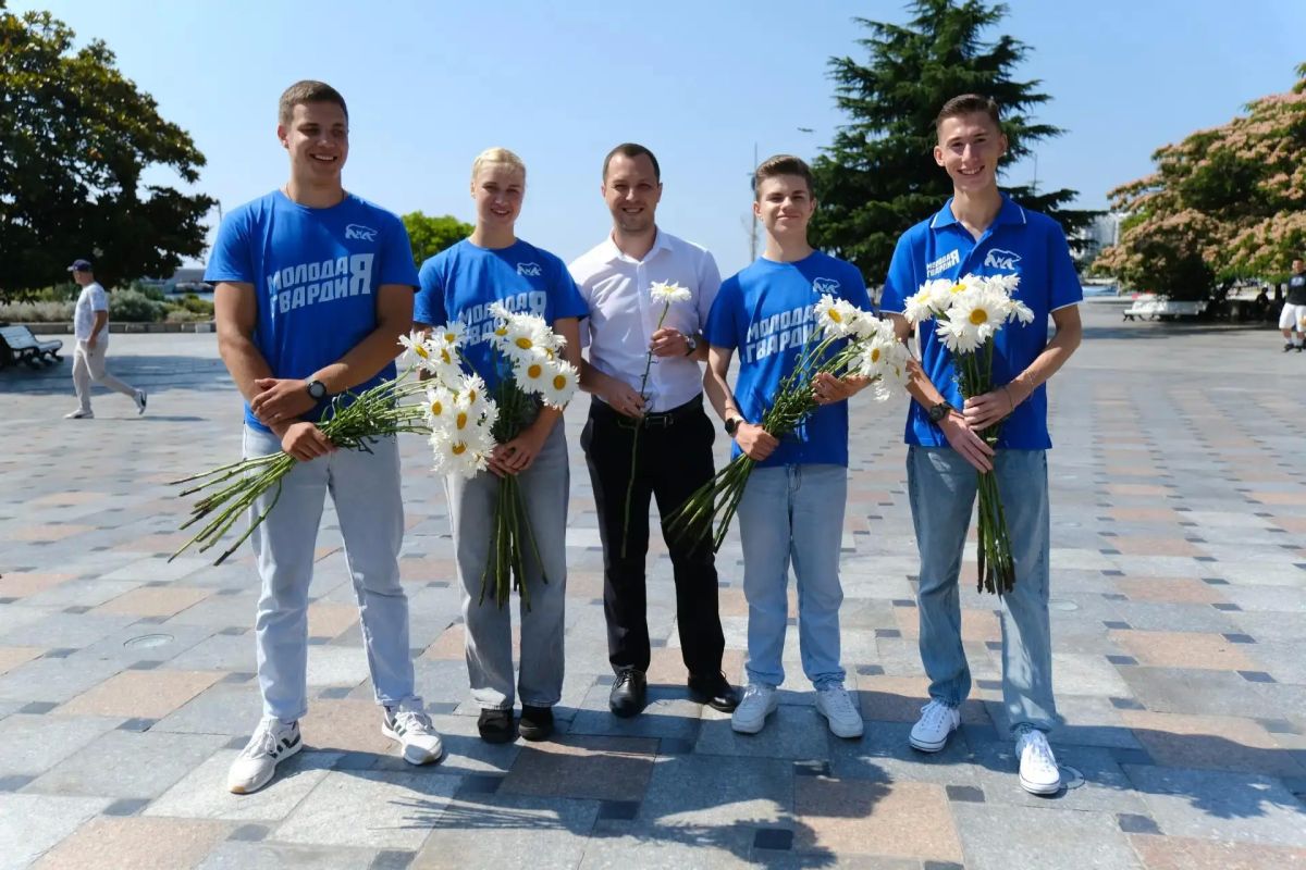 Ялтинская молодёжь подарила праздник жителям и гостям города Ялтинская молодёжь подарила праздник жителям и гостям города