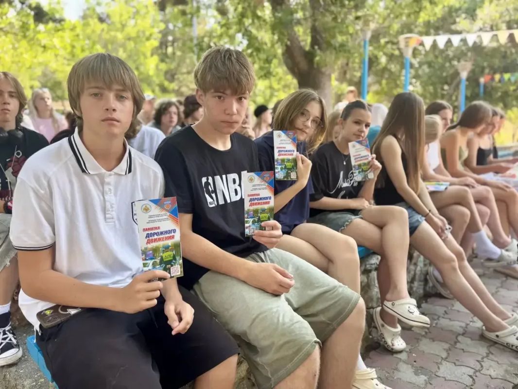 Сотрудники Госавтоинспекции и детский омбудсмен напомнили детям о главных семейных ценностях Сотрудники Госавтоинспекции и детский омбудсмен напомнили детям о главных семейных ценностях