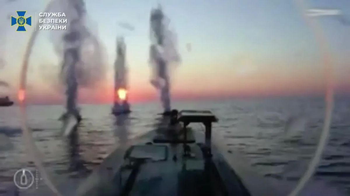 Видео удара украинского БЭК Sea Baby по танкеру BLUE под флагом Камеруна возле Крыма Видео удара украинского БЭК Sea Baby по танкеру BLUE под флагом Камеруна возле Крыма