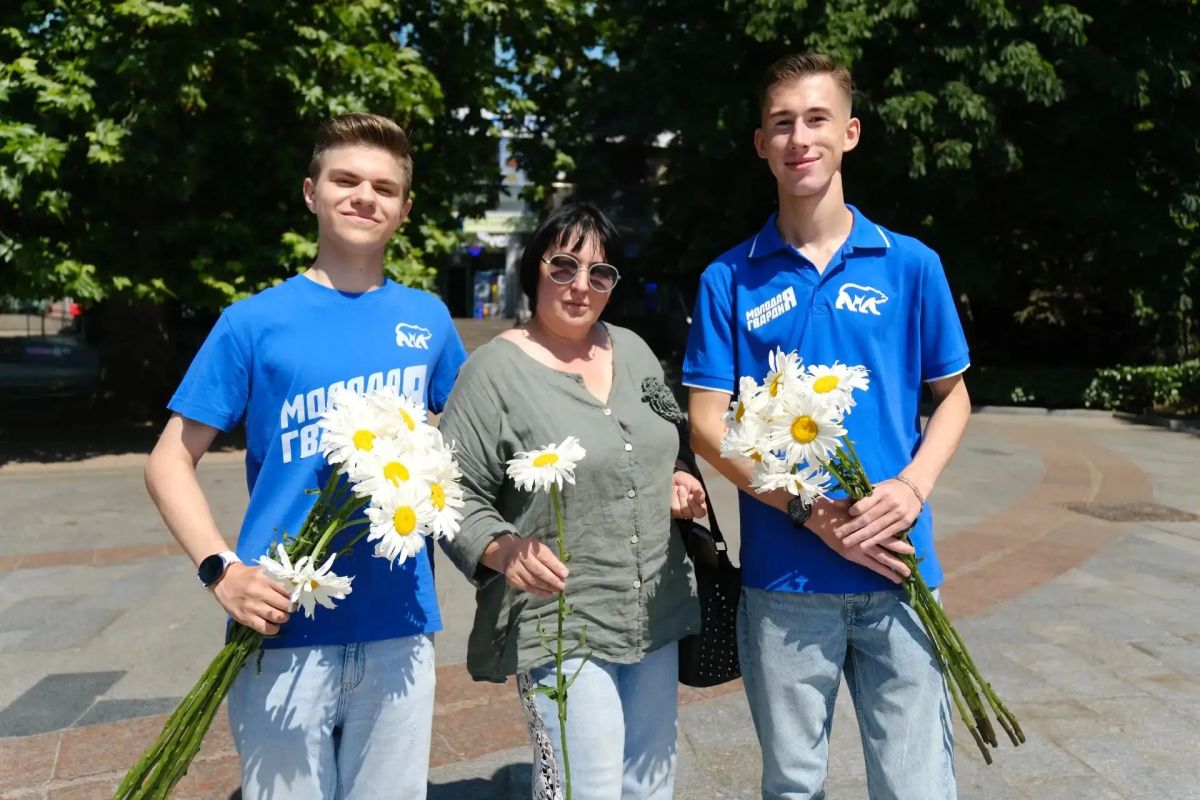 Ялтинская молодёжь подарила праздник жителям и гостям города Ялтинская молодёжь подарила праздник жителям и гостям города