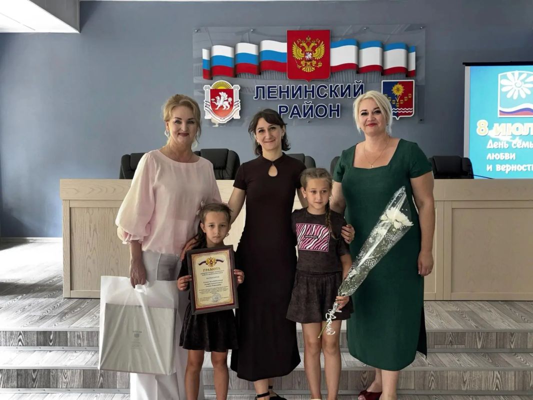 Сегодня, 8 июля, когда вся Россия отмечает светлый День семьи, любви и верности, Администрация Ленинского района собрала под своей крышей людей разных поколений Сегодня, 8 июля, когда вся Россия отмечает светлый День семьи, любви и верности, Администрация Ленинского района собрала под своей крышей людей разных поколений