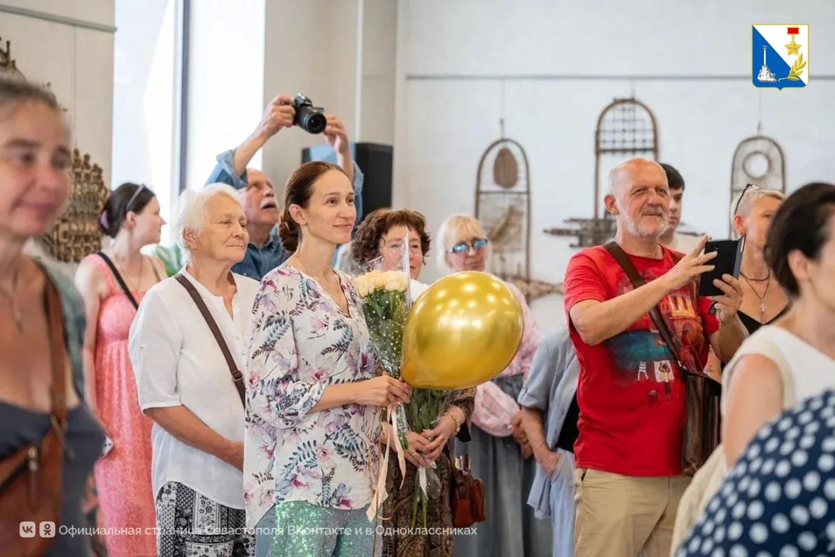 В центре «Бухта Казачья» открылась юбилейная выставка севастопольской художницы Ирины Антоновой В центре «Бухта Казачья» открылась юбилейная выставка севастопольской художницы Ирины Антоновой