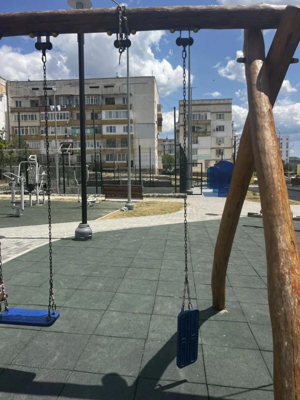 В Бахчисарае жители многоквартирного дома по улице Мира, 28 жалуются на подростков-вандалов В Бахчисарае жители многоквартирного дома по улице Мира, 28 жалуются на подростков-вандалов