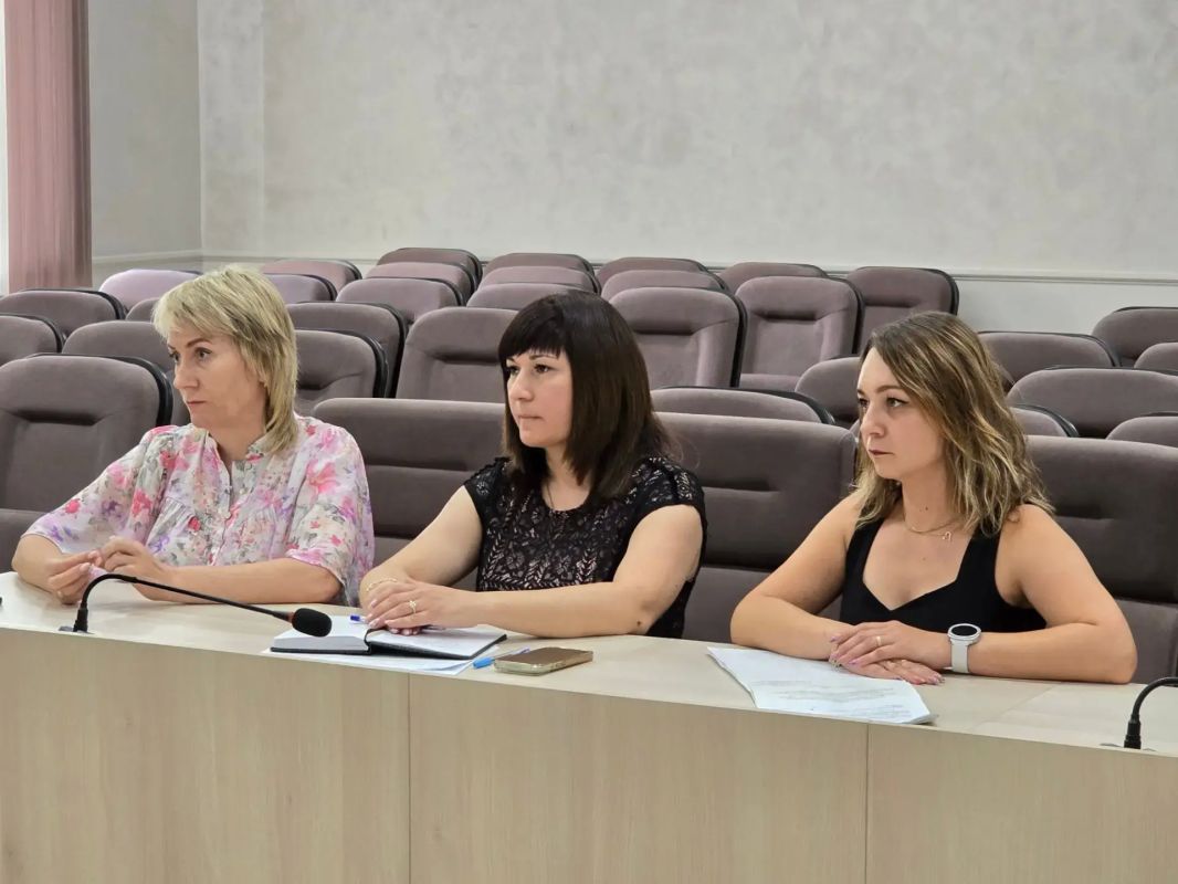 В рамках Недели правовой помощи в администрации Бахчисарайского района сегодня оказывали консультационную помощь по вопросам защиты семейных ценностей, соблюдения прав и интересов семей В рамках Недели правовой помощи в администрации Бахчисарайского района сегодня оказывали консультационную помощь по вопросам защиты семейных ценностей, соблюдения прав и интересов семей