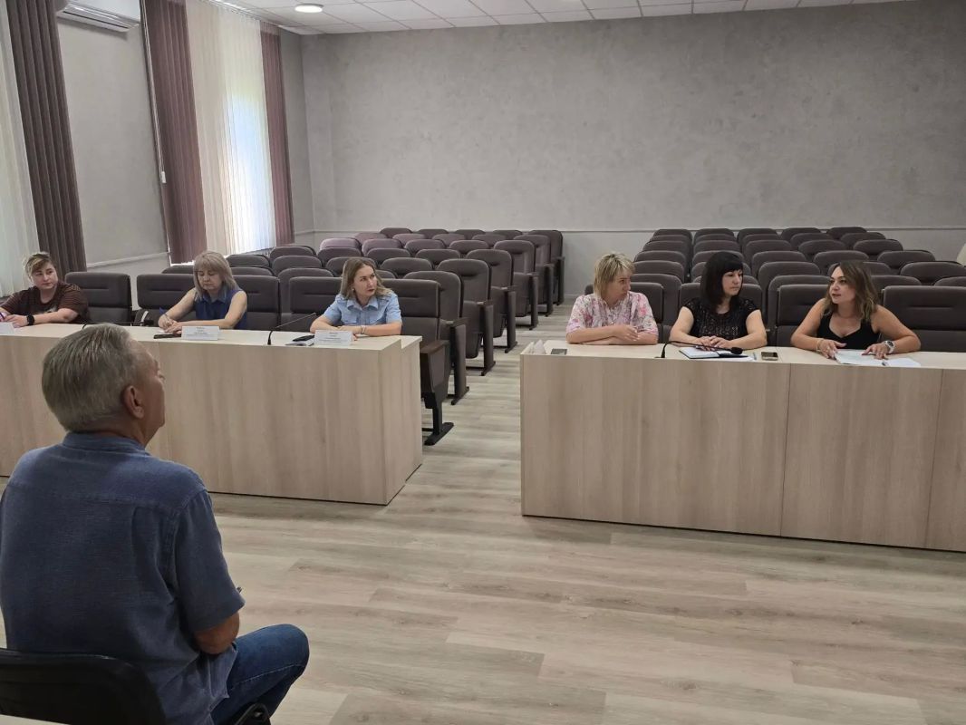 В рамках Недели правовой помощи в администрации Бахчисарайского района сегодня оказывали консультационную помощь по вопросам защиты семейных ценностей, соблюдения прав и интересов семей В рамках Недели правовой помощи в администрации Бахчисарайского района сегодня оказывали консультационную помощь по вопросам защиты семейных ценностей, соблюдения прав и интересов семей