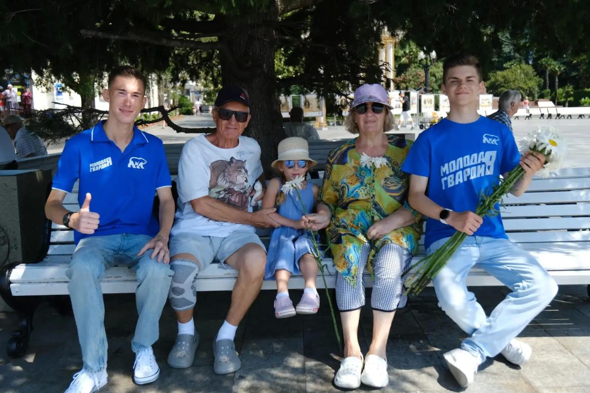 Ялтинская молодёжь подарила праздник жителям и гостям города Ялтинская молодёжь подарила праздник жителям и гостям города