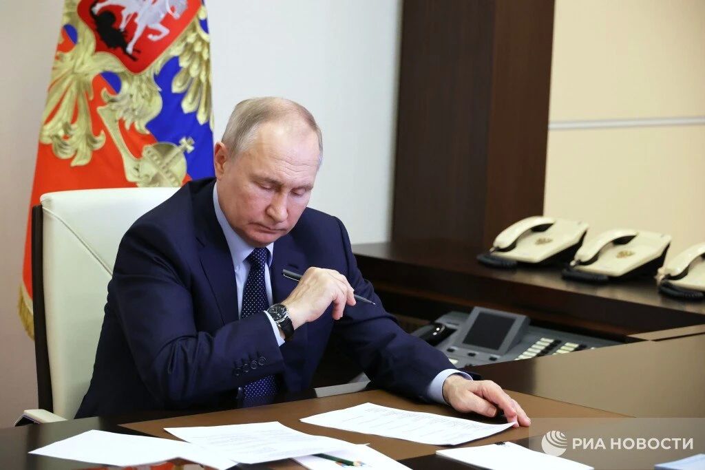 Путин поручил ввести в университетские программы курс "Русский язык как государственный"
