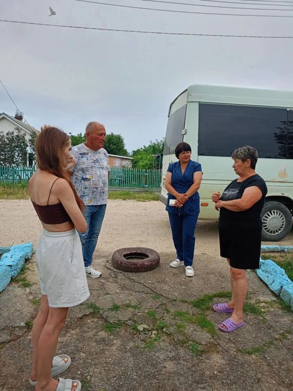 Сегодня, в рамках рабочей поездки, председатель Советского районного совета Виктория Грицай встретилась с жителями Дмитровского сельского поселения