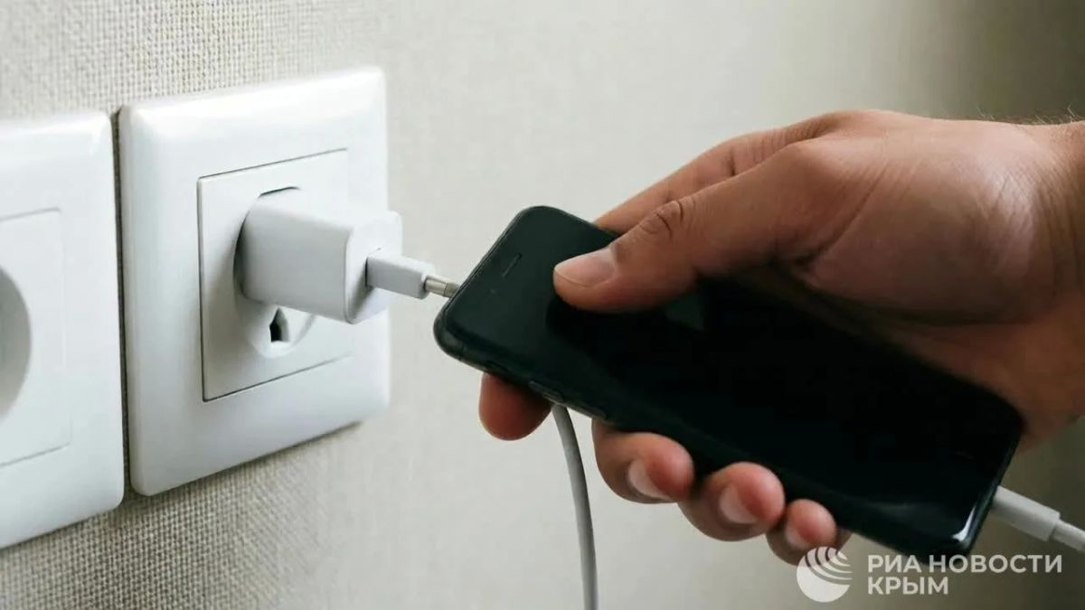 Где зарядить телефон в Саках, если дома нет света?