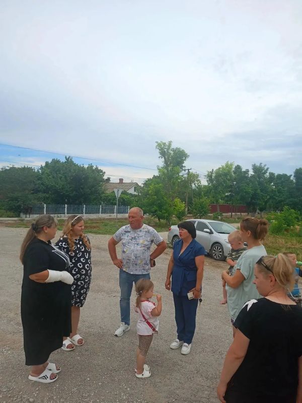 Сегодня, в рамках рабочей поездки, председатель Советского районного совета Виктория Грицай встретилась с жителями Дмитровского сельского поселения Сегодня, в рамках рабочей поездки, председатель Советского районного совета Виктория Грицай встретилась с жителями Дмитровского сельского поселения