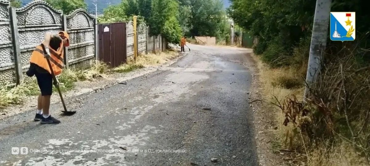 Севавтодор очищает улицы города после дождя Севавтодор очищает улицы города после дождя