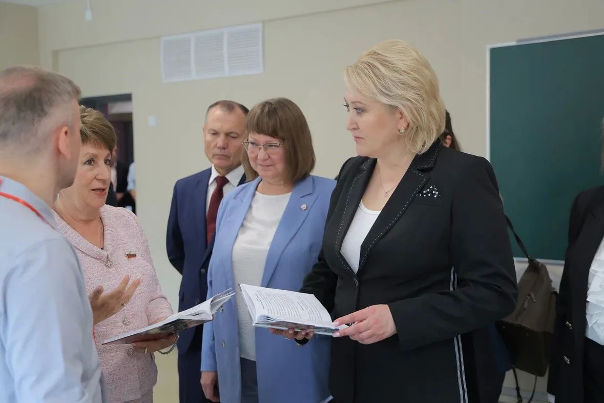 Екатерина Алтабаева: Сегодня, во второй день нашей поездки, с утра посетили Вологодскую государственную молочнохозяйственную академию имени Н.В. Верещагина и среднюю школу № 8, где прошёл фестиваль профильных классов... Екатерина Алтабаева: Сегодня, во второй день нашей поездки, с утра посетили Вологодскую государственную молочнохозяйственную академию имени Н.В. Верещагина и среднюю школу № 8, где прошёл фестиваль профильных классов...