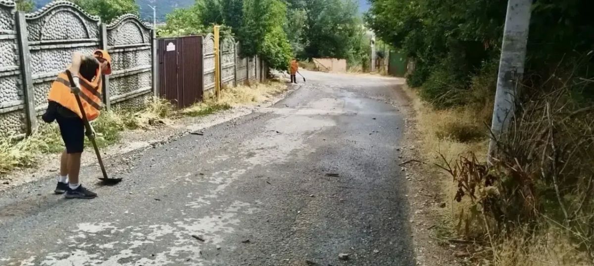 Севавтодор очищает дороги после сильных осадков Севавтодор очищает дороги после сильных осадков