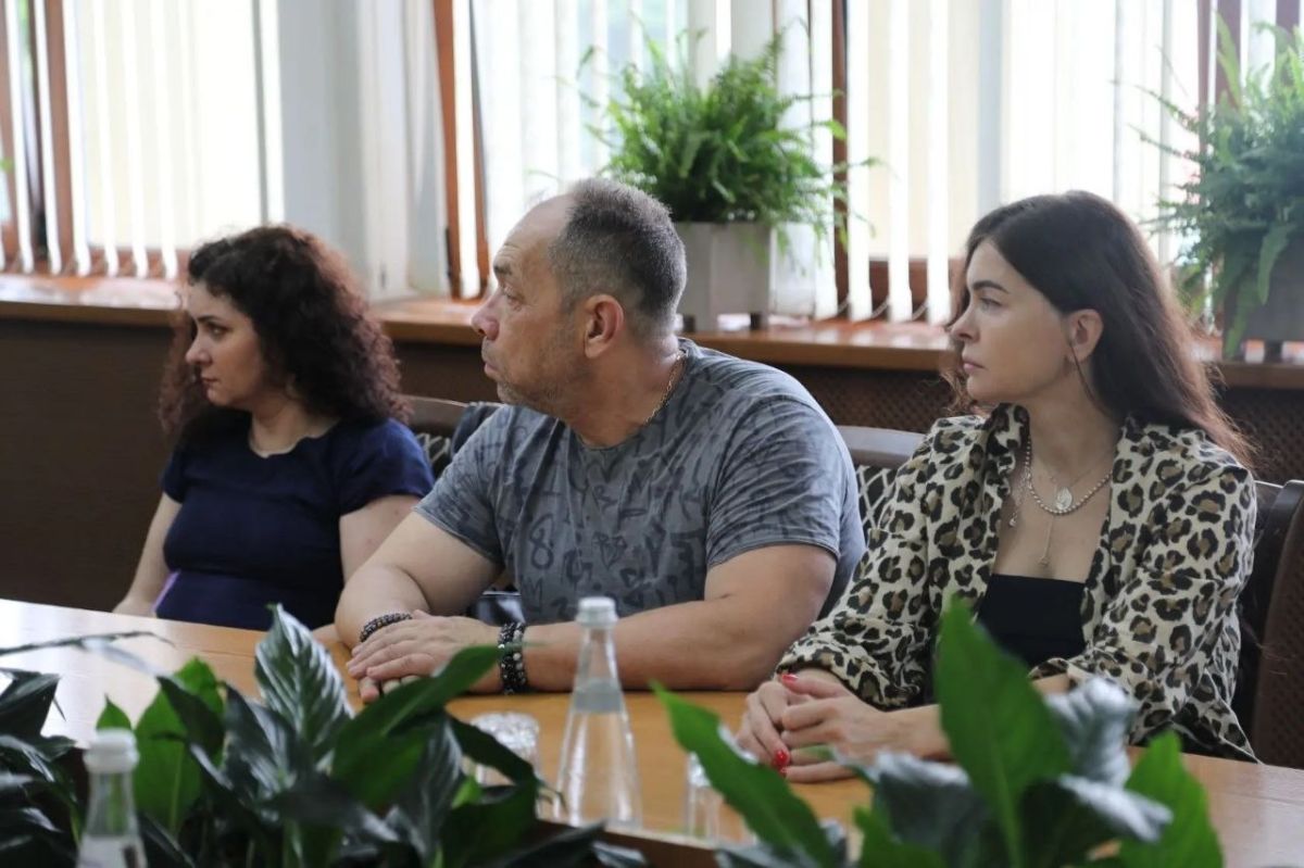 Галина Огнёва: Сегодня провела рабочую встречу с представителями бизнеса, которые ведут предпринимательскую деятельность на улице Ленина Галина Огнёва: Сегодня провела рабочую встречу с представителями бизнеса, которые ведут предпринимательскую деятельность на улице Ленина