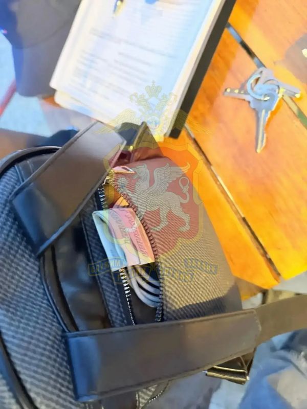 В Феодосии полицейские задержали женщину, подозреваемую в сбыте наркотиков