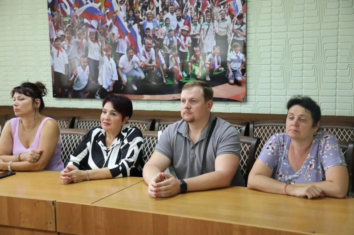 Галина Огнёва: Сегодня провела рабочую встречу с представителями бизнеса, которые ведут предпринимательскую деятельность на улице Ленина Галина Огнёва: Сегодня провела рабочую встречу с представителями бизнеса, которые ведут предпринимательскую деятельность на улице Ленина