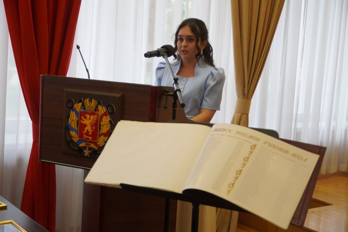 Иван Кошель: По итогам 2025–2026 учебного года 403 выпускника Керчи получили аттестат о среднем общем образовании, 62 из них удостоены медали «За особые успехи в учении» Иван Кошель: По итогам 2025–2026 учебного года 403 выпускника Керчи получили аттестат о среднем общем образовании, 62 из них удостоены медали «За особые успехи в учении»