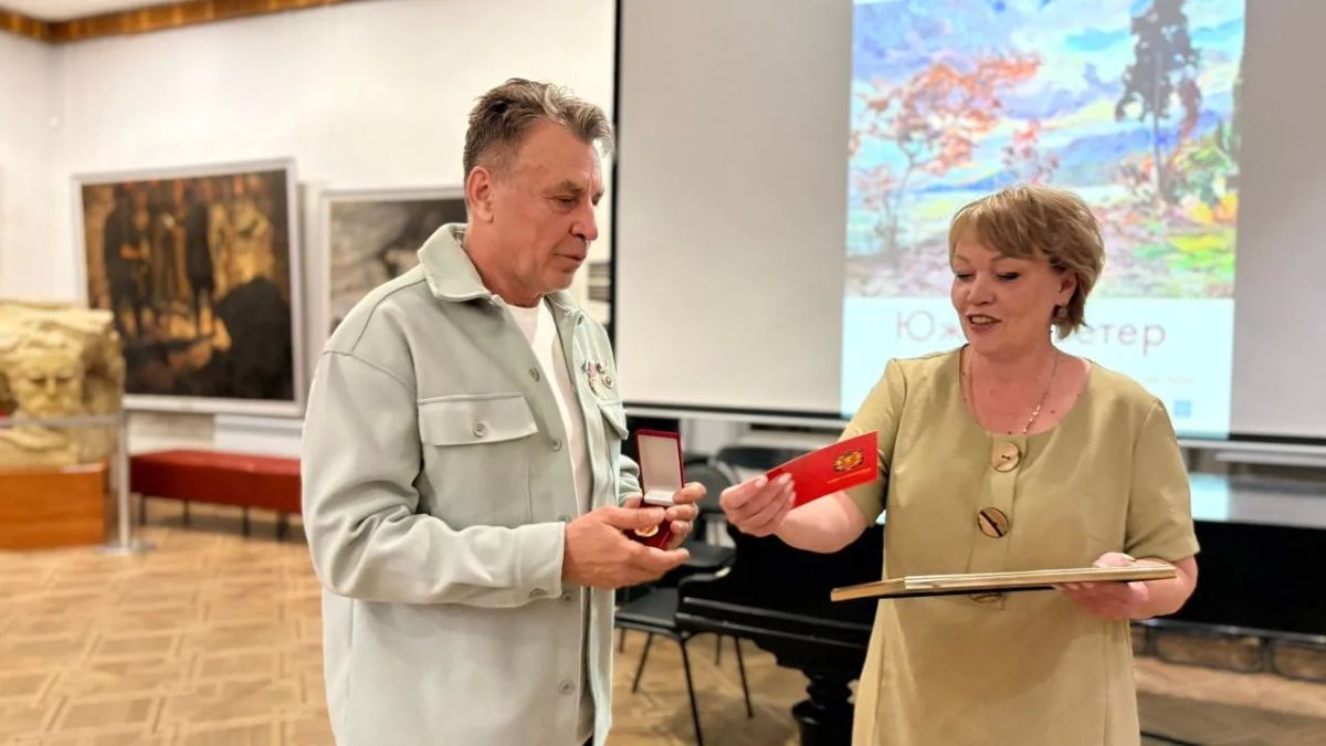 В картинной галерее открылась юбилейная выставка, посвящённая 60-летию керченского мастера, заслуженного художника Крыма Романа Третьякова В картинной галерее открылась юбилейная выставка, посвящённая 60-летию керченского мастера, заслуженного художника Крыма Романа Третьякова