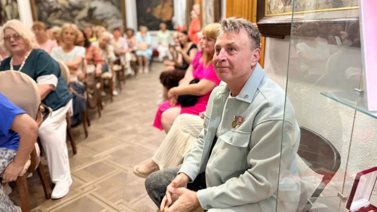 В картинной галерее открылась юбилейная выставка, посвящённая 60-летию керченского мастера, заслуженного художника Крыма Романа Третьякова В картинной галерее открылась юбилейная выставка, посвящённая 60-летию керченского мастера, заслуженного художника Крыма Романа Третьякова