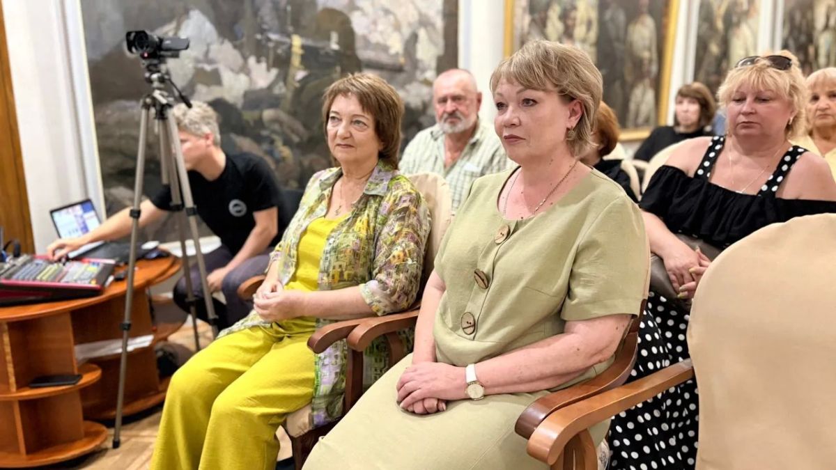 В картинной галерее открылась юбилейная выставка, посвящённая 60-летию керченского мастера, заслуженного художника Крыма Романа Третьякова В картинной галерее открылась юбилейная выставка, посвящённая 60-летию керченского мастера, заслуженного художника Крыма Романа Третьякова