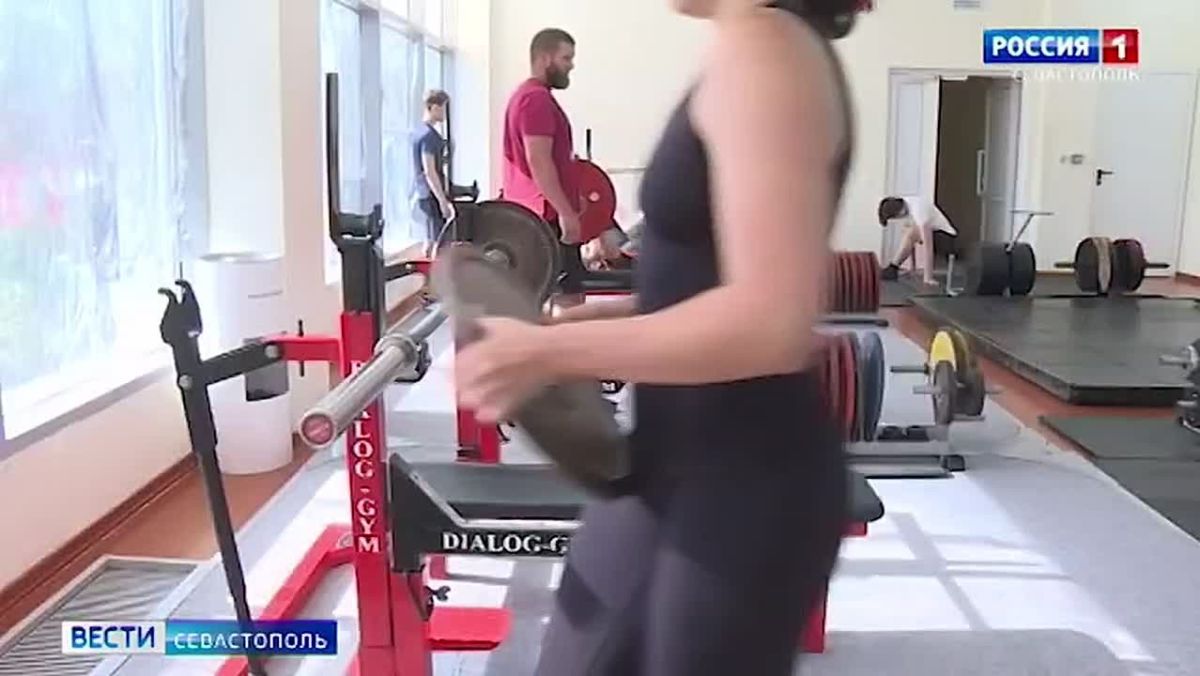 Севастопольская спортсменка Анна Перминова завоевала серебряную медаль на Всероссийских соревнованиях по пауэрлифтингу