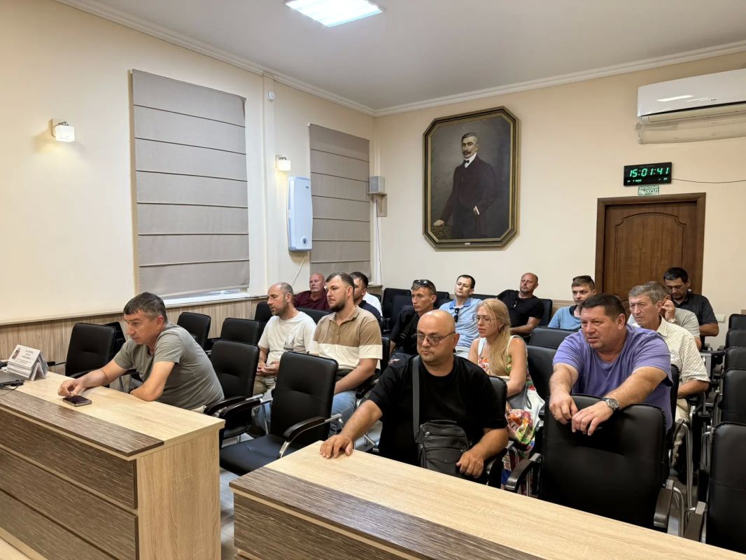 Провели совещание с участием представителей управляющих компаний, обслуживающих многоквартирные дома нашего города Провели совещание с участием представителей управляющих компаний, обслуживающих многоквартирные дома нашего города