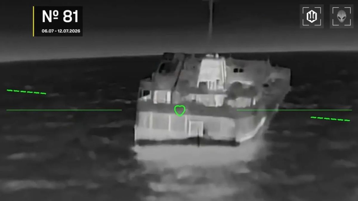 Помимо очередной серии ударов по танкерам в Азовском море, противник также поразил несколько паромов в Керчи, используемых для снабжения Крыма Помимо очередной серии ударов по танкерам в Азовском море, противник также поразил несколько паромов в Керчи, используемых для снабжения Крыма