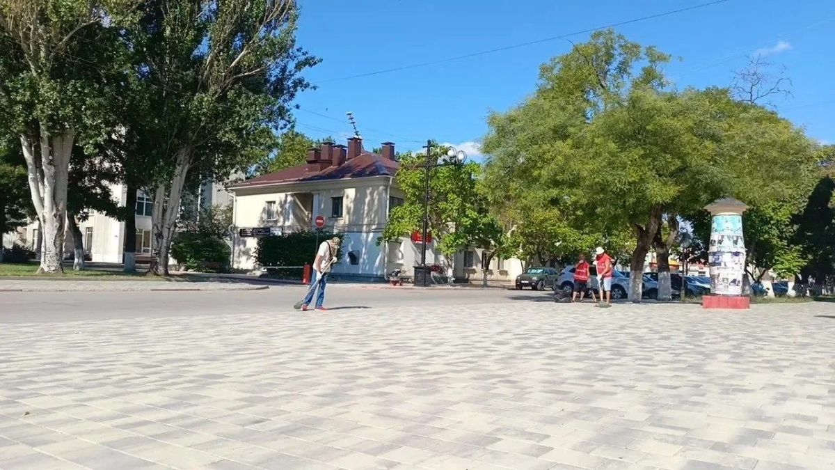 Иван Кошель: В Керчи не прекращаются плановые работы по санитарной очистке городских территорий Иван Кошель: В Керчи не прекращаются плановые работы по санитарной очистке городских территорий