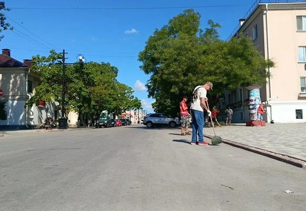 Иван Кошель: В Керчи не прекращаются плановые работы по санитарной очистке городских территорий Иван Кошель: В Керчи не прекращаются плановые работы по санитарной очистке городских территорий