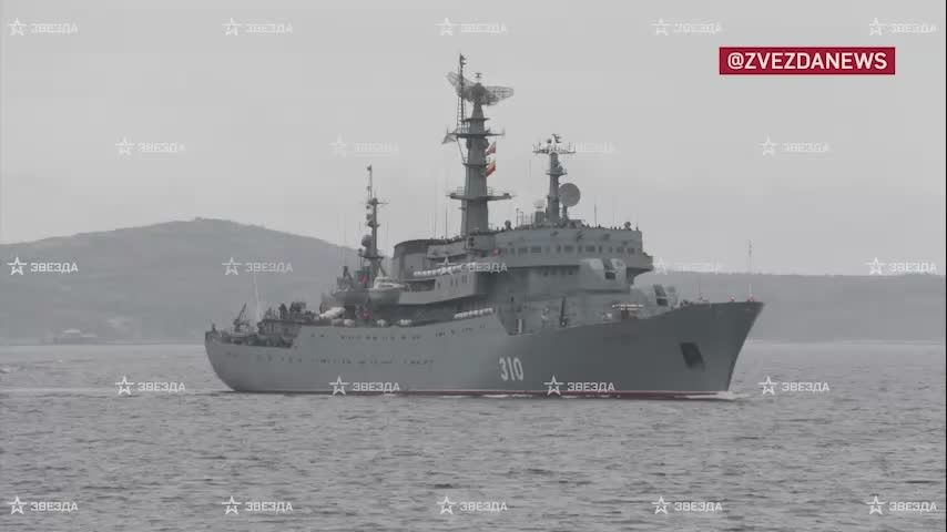 Курсант из Камеруна попробовал себя в роли штурмана на учебном корабле "Перекоп"