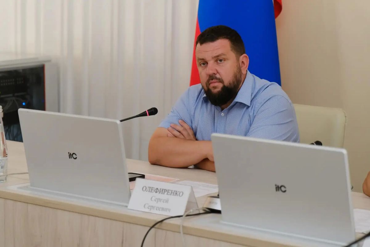 Первый заместитель главы администрации Ялты Сергей Олефиренко вместе с Председателем Ялтинского городского совета Константином Шимановским провели традиционное аппаратное совещание Первый заместитель главы администрации Ялты Сергей Олефиренко вместе с Председателем Ялтинского городского совета Константином Шимановским провели традиционное аппаратное совещание