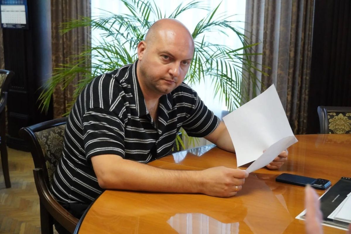 Иван Кошель: С заместителем Ириной Ивановой, начальником управления образования Еленой Школьной провели рабочее совещание по вопросам готовности школ и детских садов к предстоящему учебному году Иван Кошель: С заместителем Ириной Ивановой, начальником управления образования Еленой Школьной провели рабочее совещание по вопросам готовности школ и детских садов к предстоящему учебному году