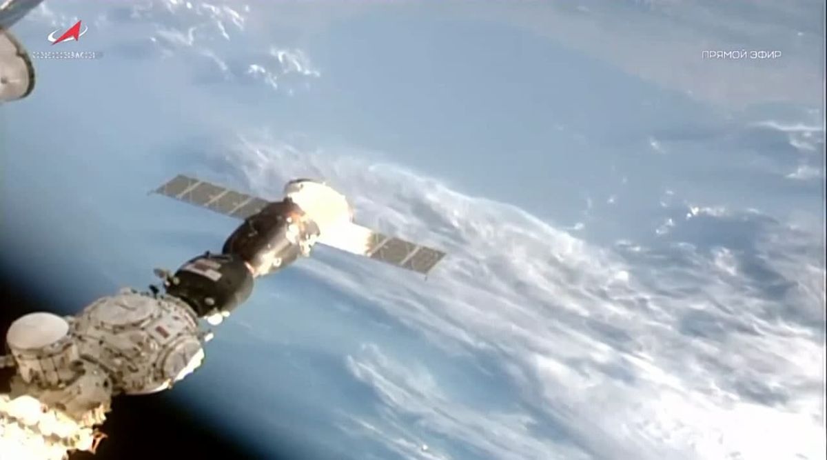 Корабль "Союз МС-29" успешно пристыковался к Международной космической станции