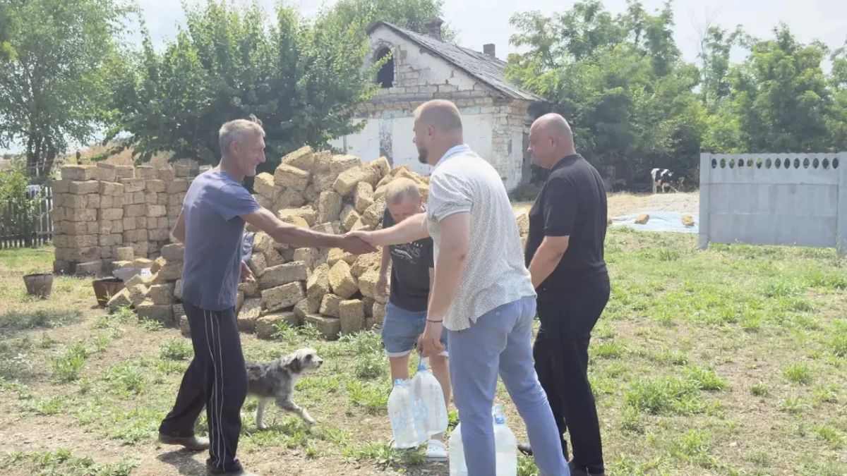 Антон Кравец: Одной из приоритетных задач должностных лиц на данный момент является ежедневное и постоянное взаимодействие с людьми для решения их острых проблем Антон Кравец: Одной из приоритетных задач должностных лиц на данный момент является ежедневное и постоянное взаимодействие с людьми для решения их острых проблем