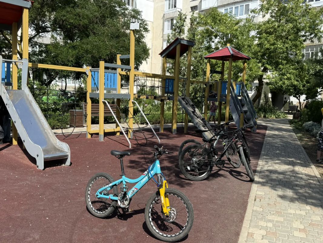 Вместе с депутатами Госсовета Крыма Артуром Куртиевым и Романом Тихончуком, главой города Галиной Герасимовой и депутатами городского совета встретились с активом посёлка Заозёрного Вместе с депутатами Госсовета Крыма Артуром Куртиевым и Романом Тихончуком, главой города Галиной Герасимовой и депутатами городского совета встретились с активом посёлка Заозёрного