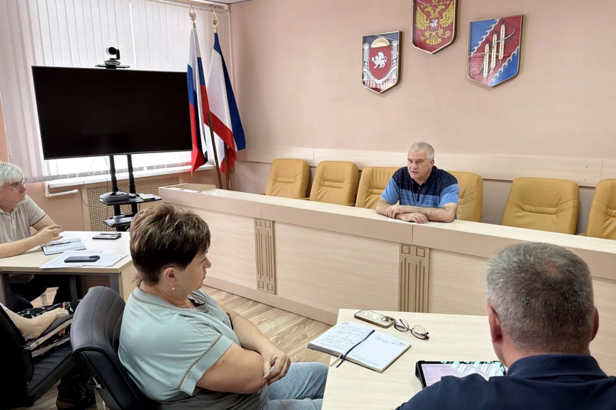 Сергей Аксёнов: Сегодня работал в северной части Крыма, где на месте обсудили текущие вопросы организации деятельности органов власти Сергей Аксёнов: Сегодня работал в северной части Крыма, где на месте обсудили текущие вопросы организации деятельности органов власти