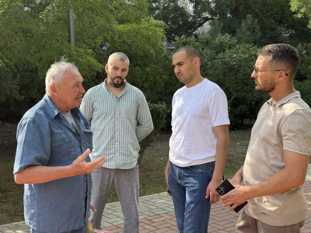 Вместе с депутатами Госсовета Крыма Артуром Куртиевым и Романом Тихончуком, главой города Галиной Герасимовой и депутатами городского совета встретились с активом посёлка Заозёрного Вместе с депутатами Госсовета Крыма Артуром Куртиевым и Романом Тихончуком, главой города Галиной Герасимовой и депутатами городского совета встретились с активом посёлка Заозёрного