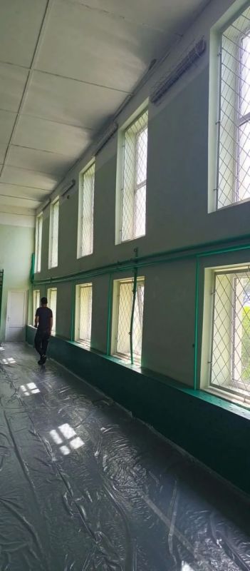 В пгт Никита начался ремонт школьного спортзала В пгт Никита начался ремонт школьного спортзала