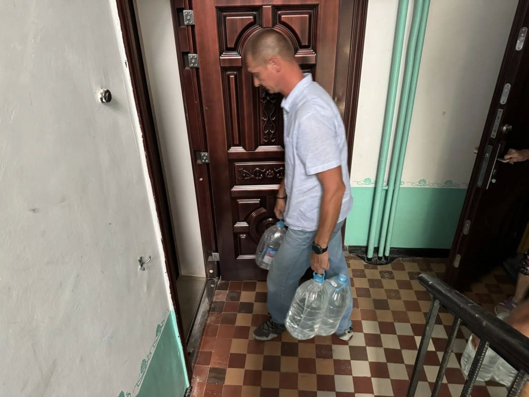 В Черноморском районе продолжается доставка питьевой воды в села В Черноморском районе продолжается доставка питьевой воды в села