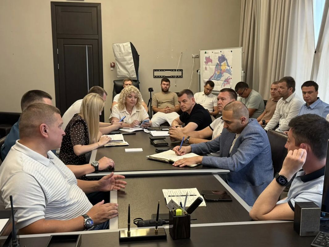 Рабочий день начали с заседания оперативного штаба