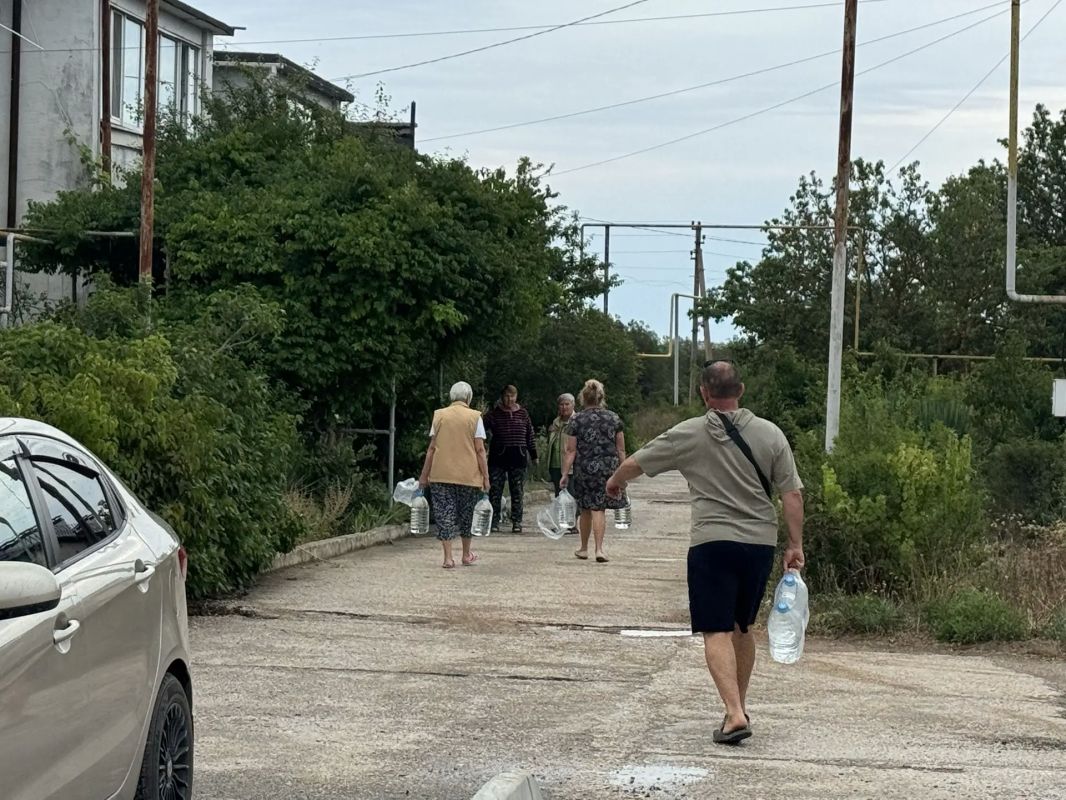 В Черноморском районе продолжается доставка питьевой воды в села В Черноморском районе продолжается доставка питьевой воды в села