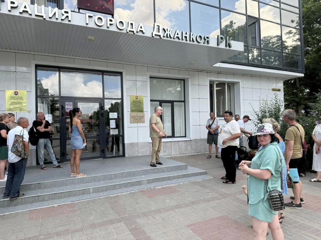 Мы ежедневно работаем над тем, чтобы как можно быстрее стабилизировать ситуацию Мы ежедневно работаем над тем, чтобы как можно быстрее стабилизировать ситуацию