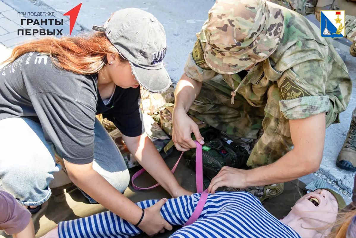Севастопольские школьники делают первые шаги в медицине на проекте «МедСтарт92» Севастопольские школьники делают первые шаги в медицине на проекте «МедСтарт92»