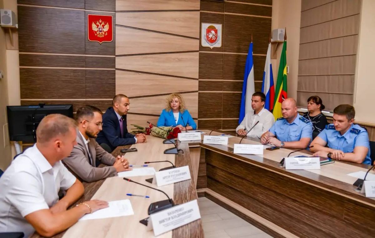 Виталий Оганесян: По результатам конкурса, который состоялся сегодня, на заседании очередной 35 сессии Евпаторийского городского совета депутаты назначили меня на должность главы администрации города Евпатории Виталий Оганесян: По результатам конкурса, который состоялся сегодня, на заседании очередной 35 сессии Евпаторийского городского совета депутаты назначили меня на должность главы администрации города Евпатории