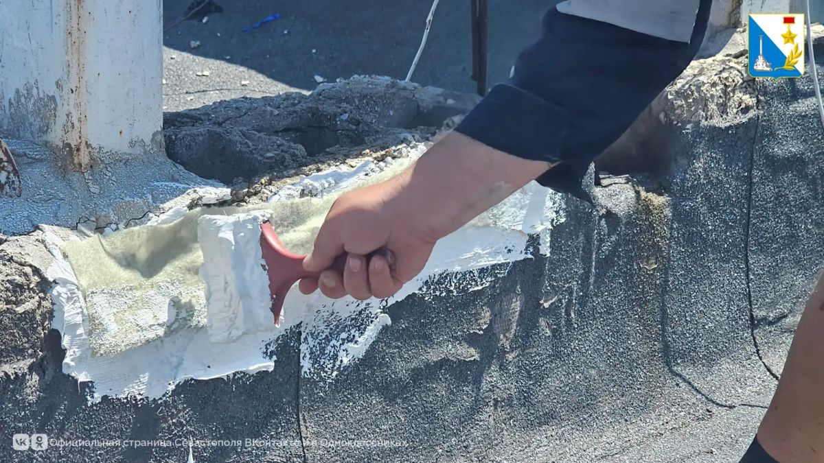 Крышу дома на улице Николая Музыки отремонтировали после обращения жительницы в прямом эфире губернатора Крышу дома на улице Николая Музыки отремонтировали после обращения жительницы в прямом эфире губернатора