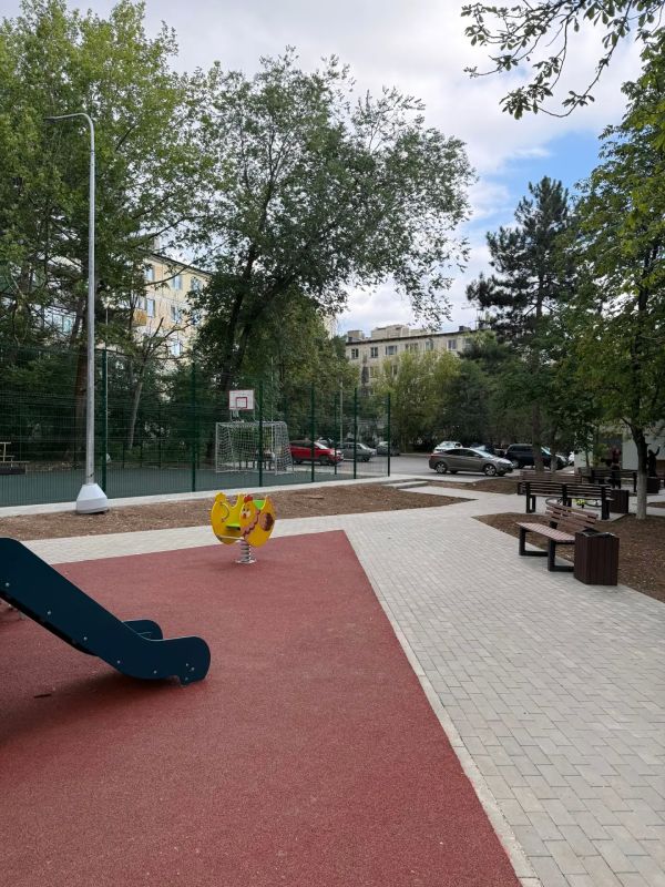 Михаил Афанасьев проверил ход благоустройства придомовых территорий Симферополя Михаил Афанасьев проверил ход благоустройства придомовых территорий Симферополя