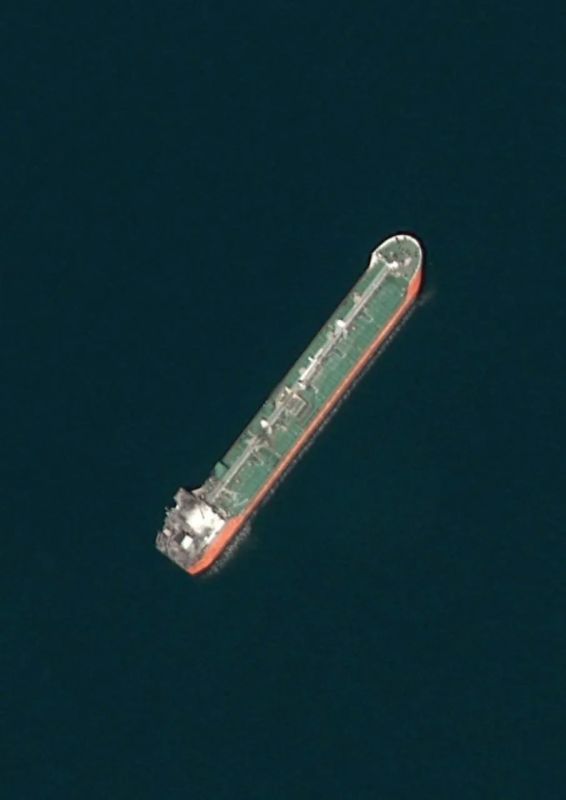 Спутниковые снимки судов в Азовском море, пораженных ранее ударами украинских дронов-камикадзе Спутниковые снимки судов в Азовском море, пораженных ранее ударами украинских дронов-камикадзе