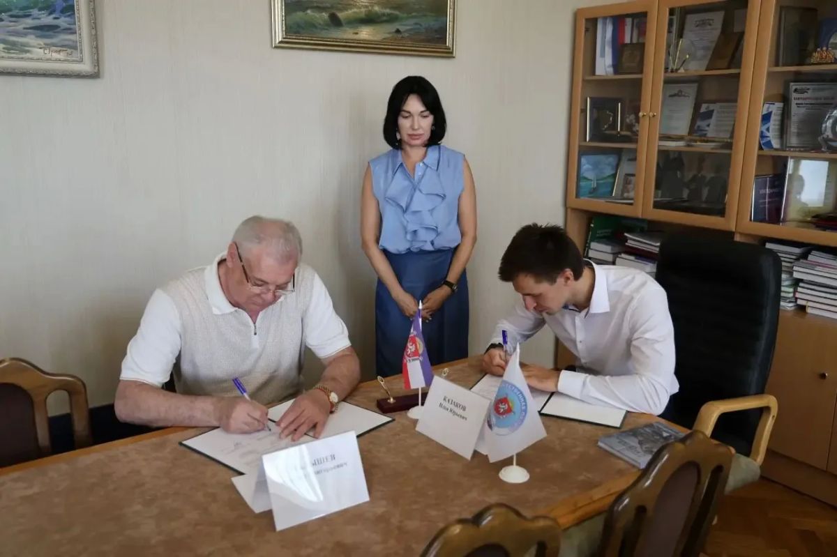 Избирательная комиссия Республики Крым и Общественная палата Крыма подписали соглашение о сотрудничестве Избирательная комиссия Республики Крым и Общественная палата Крыма подписали соглашение о сотрудничестве