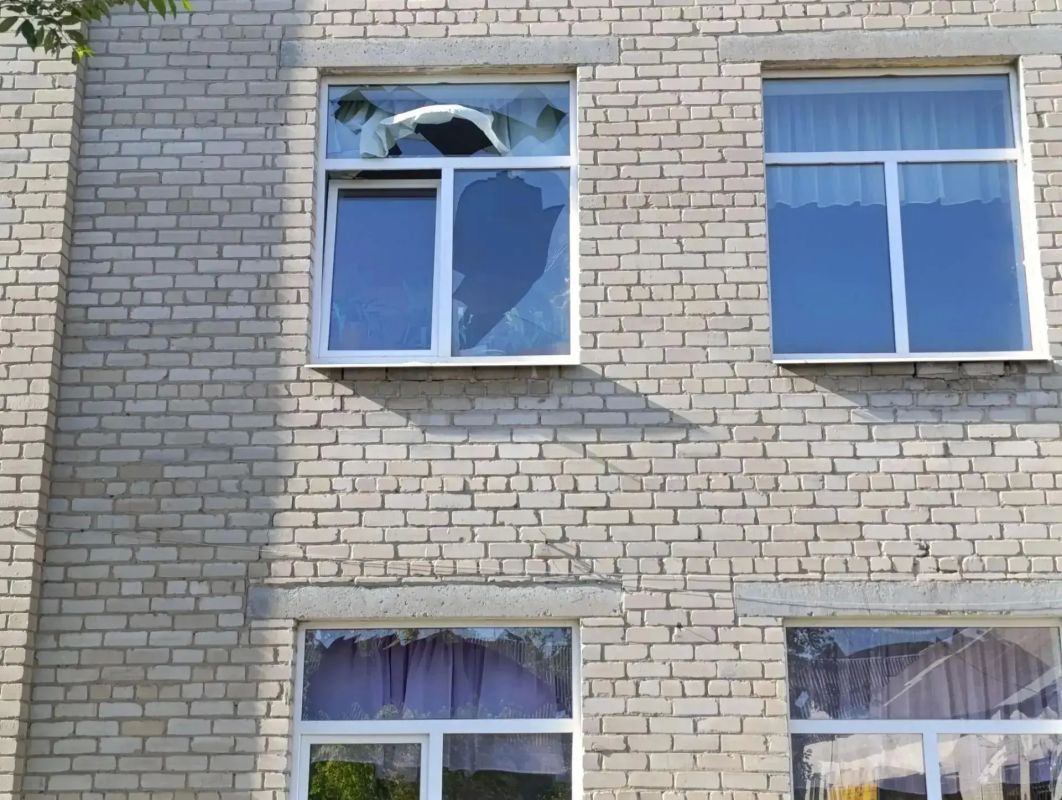 ВСУ целенаправленно ударили по школе в поселке Приазовское Запорожской области ВСУ целенаправленно ударили по школе в поселке Приазовское Запорожской области