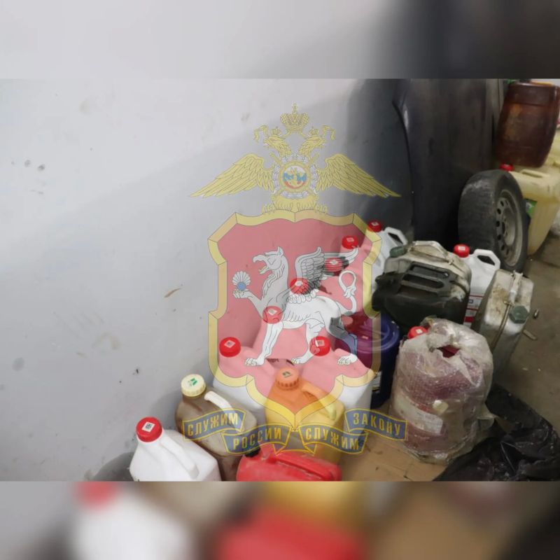 В Сакском районе оперативники по горячим следам задержали подозреваемых в краже бензина В Сакском районе оперативники по горячим следам задержали подозреваемых в краже бензина